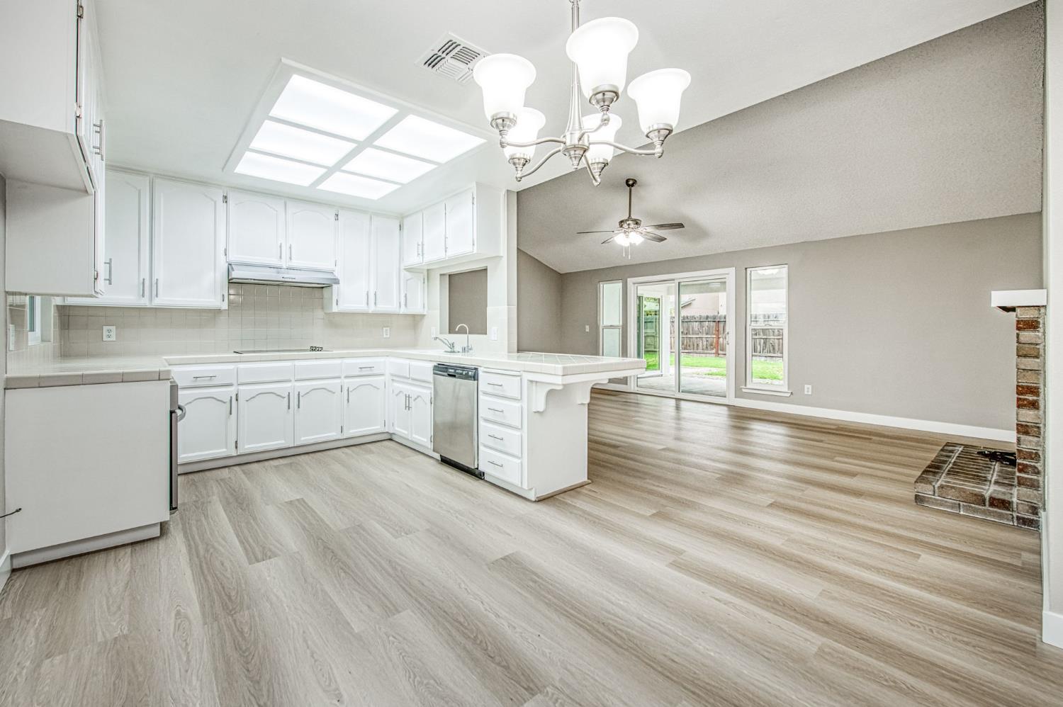 6377 N Genoa Ave, Fresno, CA 93722