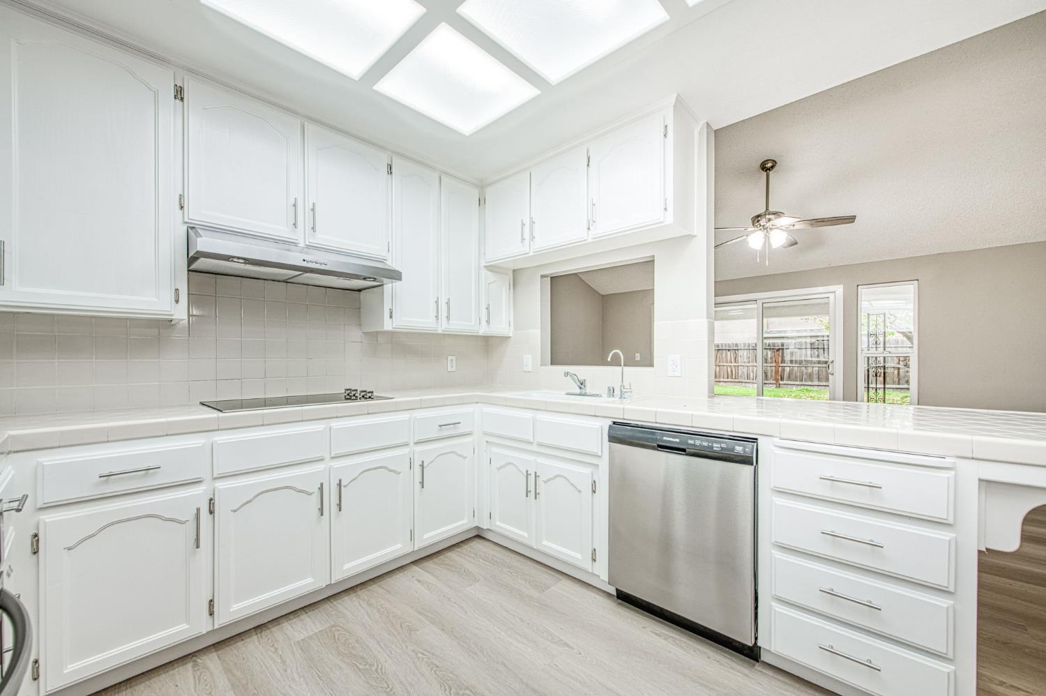 6377 N Genoa Ave, Fresno, CA 93722