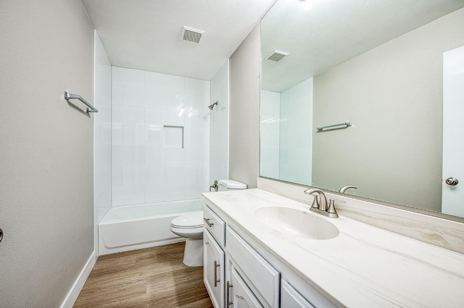 6377 N Genoa Ave, Fresno, CA 93722