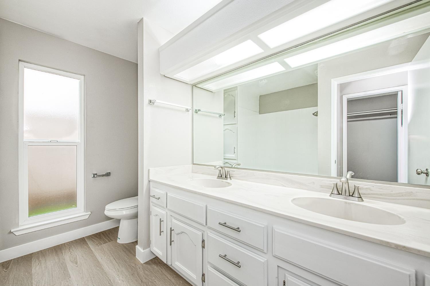 6377 N Genoa Ave, Fresno, CA 93722