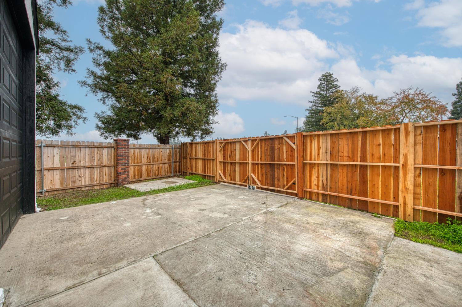 6377 N Genoa Ave, Fresno, CA 93722