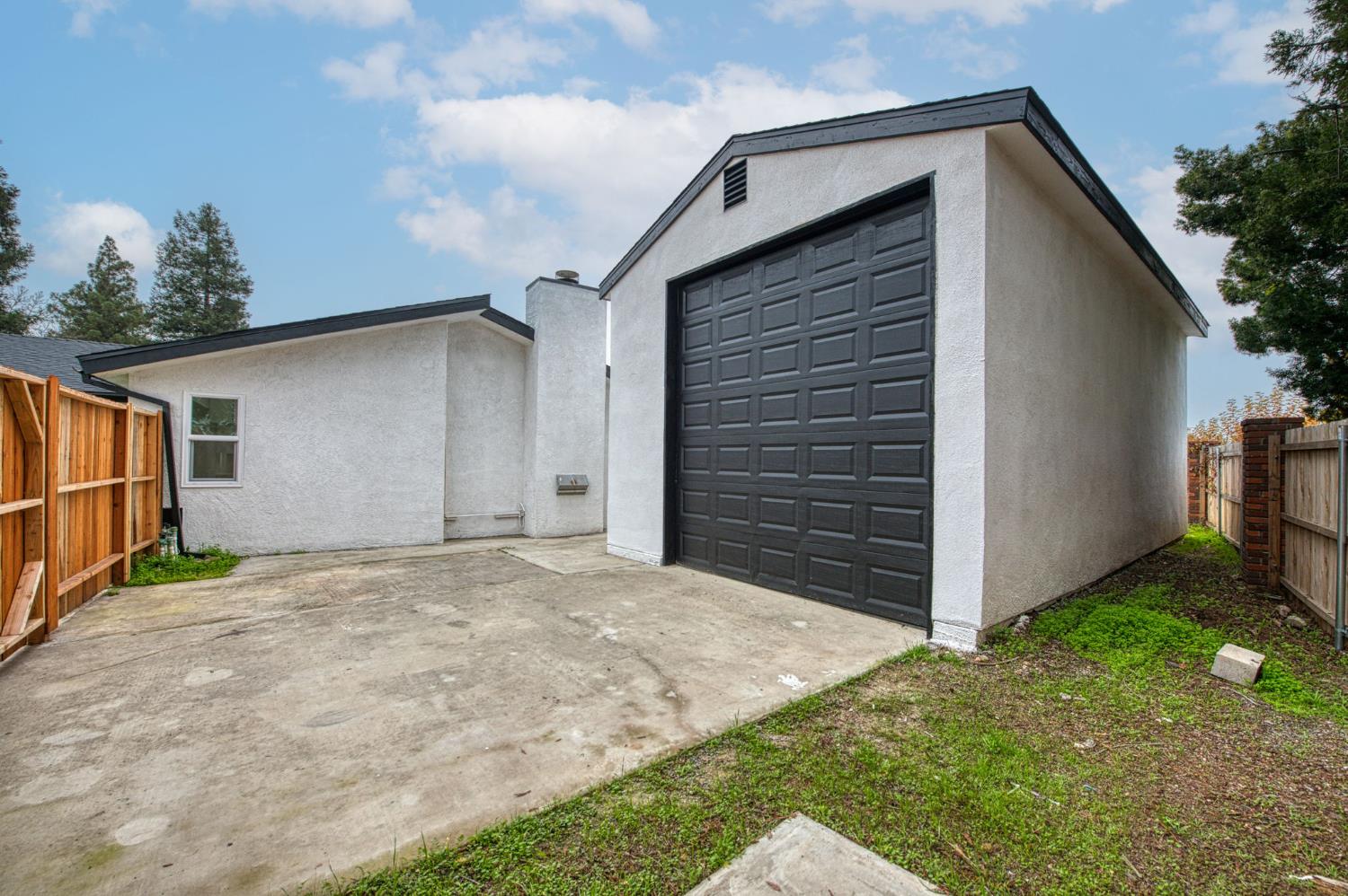 6377 N Genoa Ave, Fresno, CA 93722