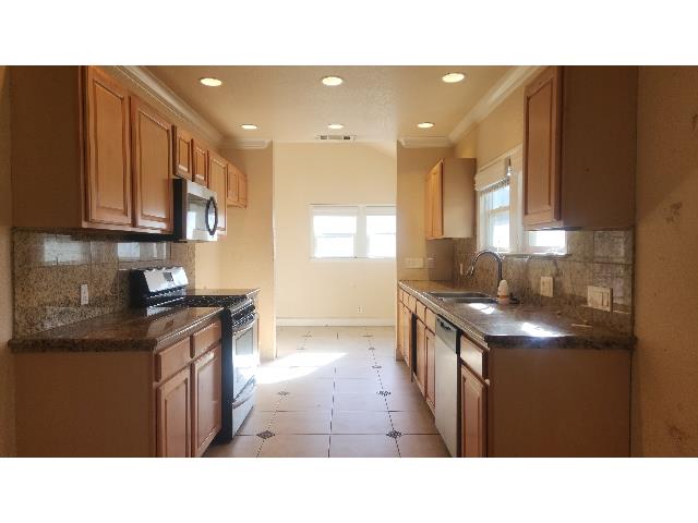 718 E Clinton Ave, Fresno, CA 93704