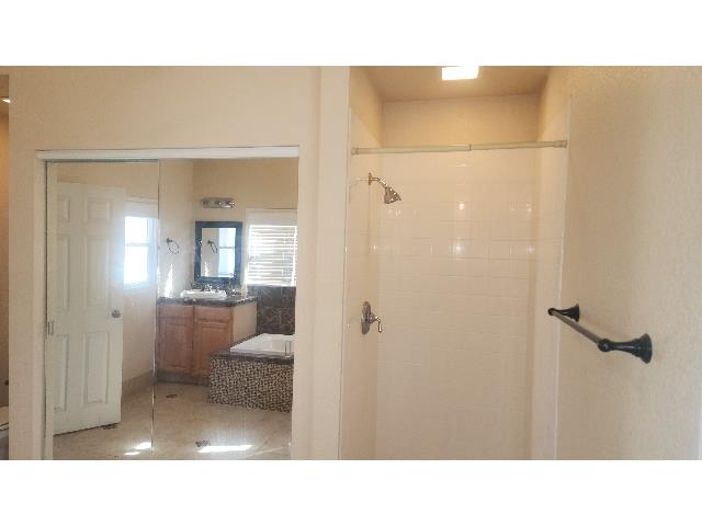 718 E Clinton Ave, Fresno, CA 93704