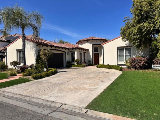 1530 E Golden Valley Way