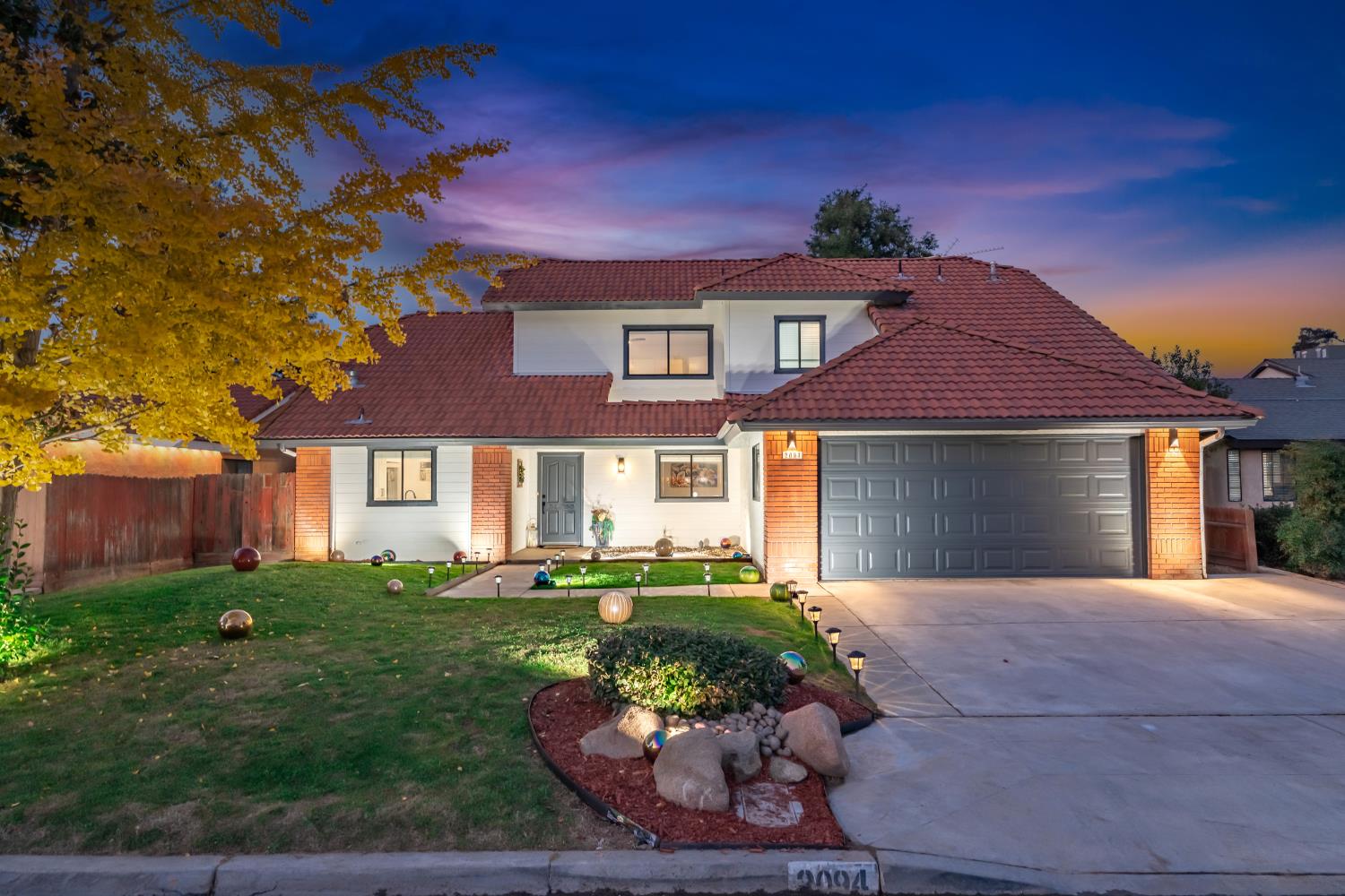 2094 E El Paso Ave