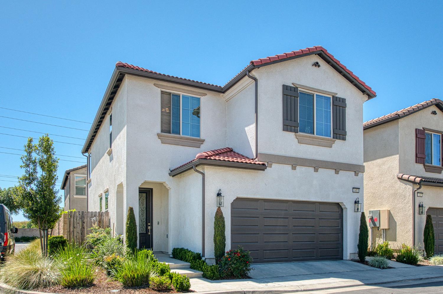 1453 E Via Viola Way