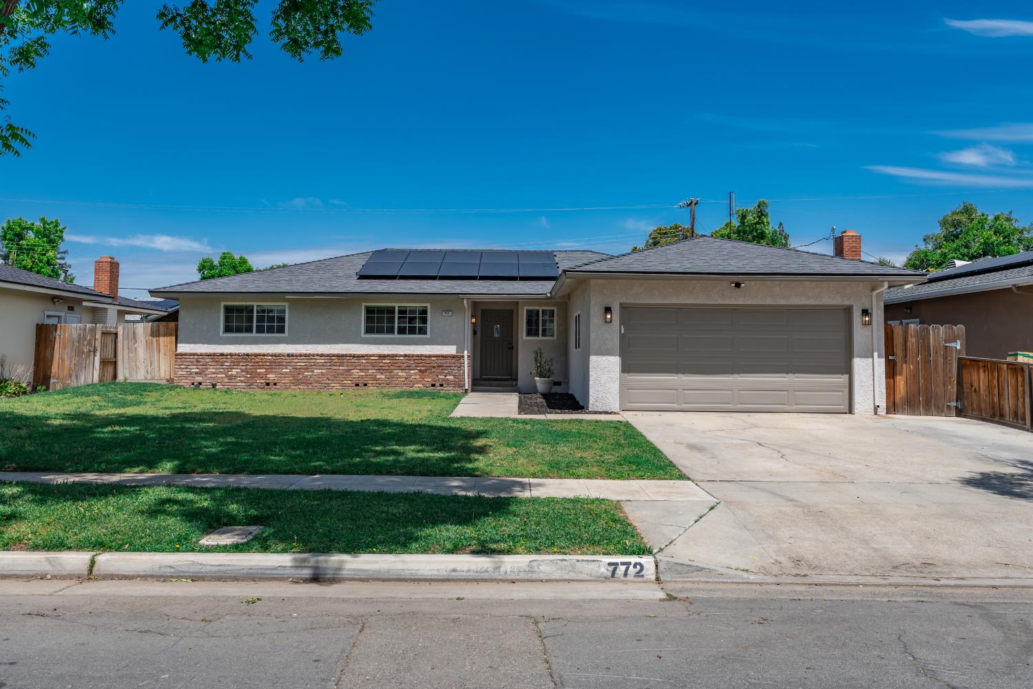772 E Sample Ave