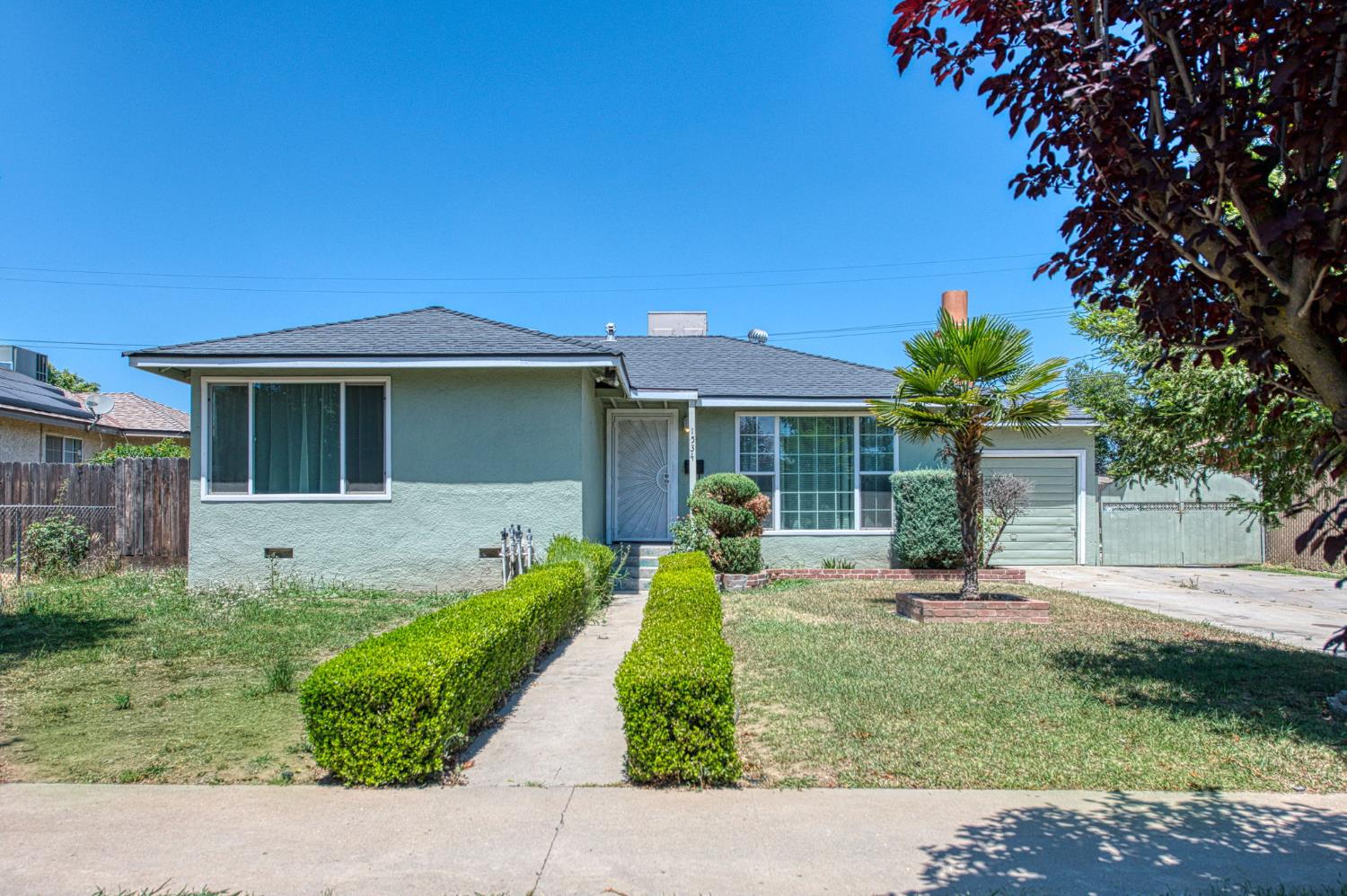 1534 W Saginaw Way
