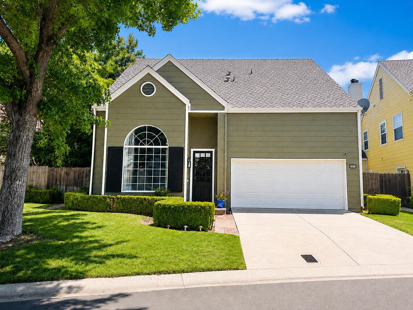 1047 E Monticello Cir