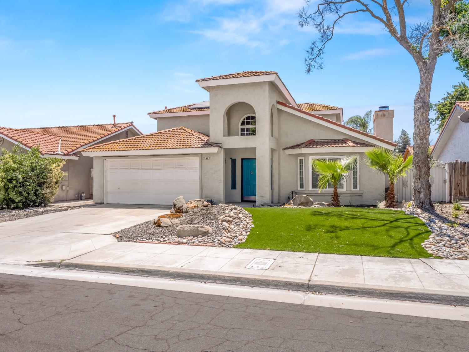 5569 W Stuart
