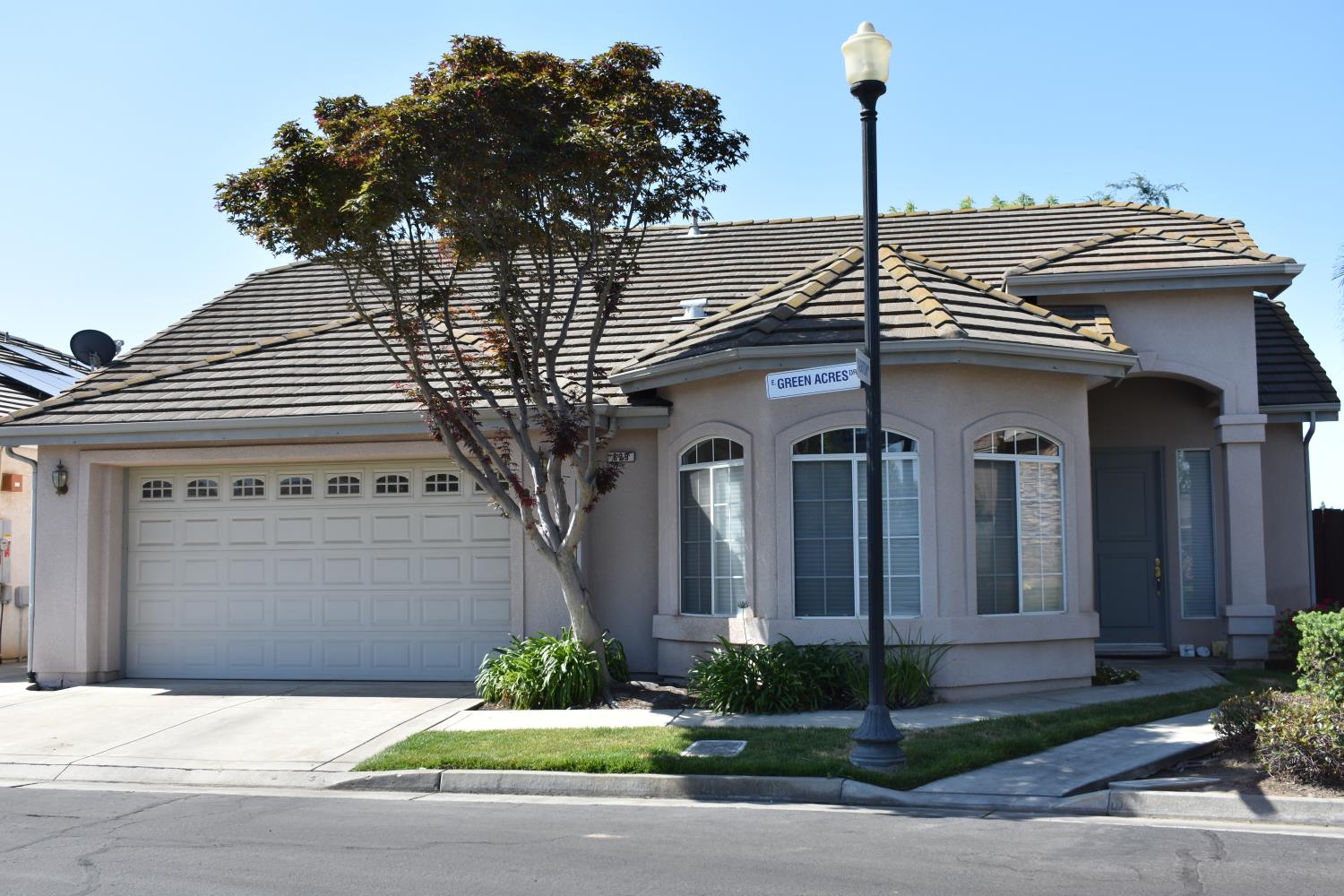 829 E Green Acres Dr