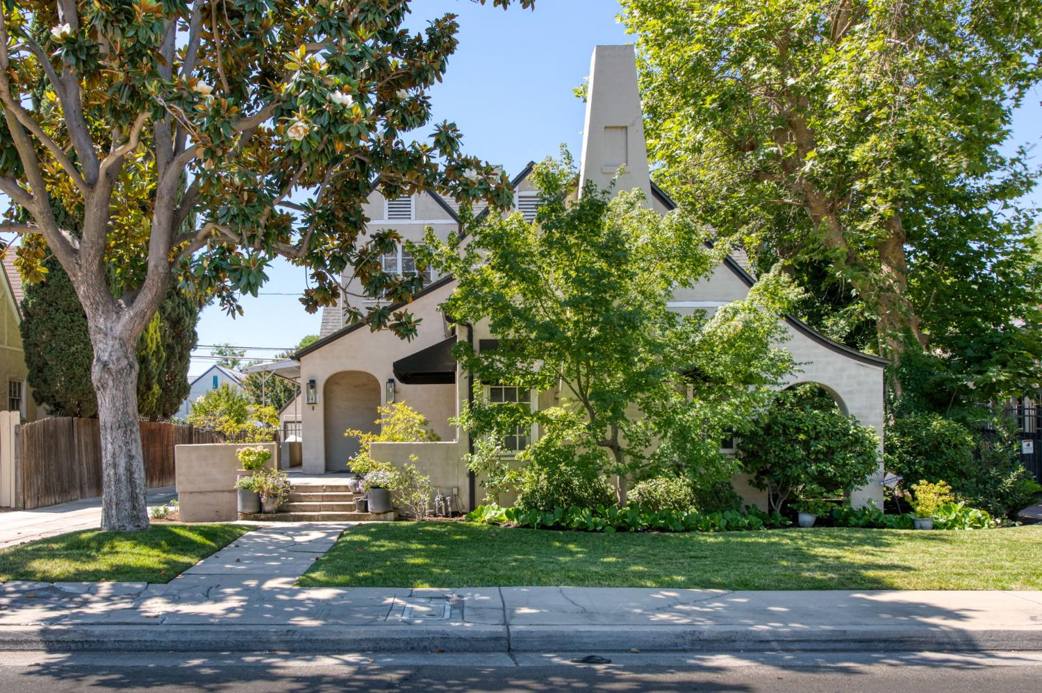 544 E Clinton