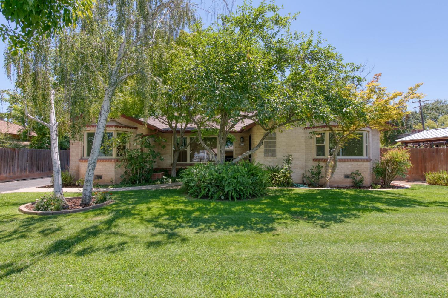 920 E Sierra Madre
