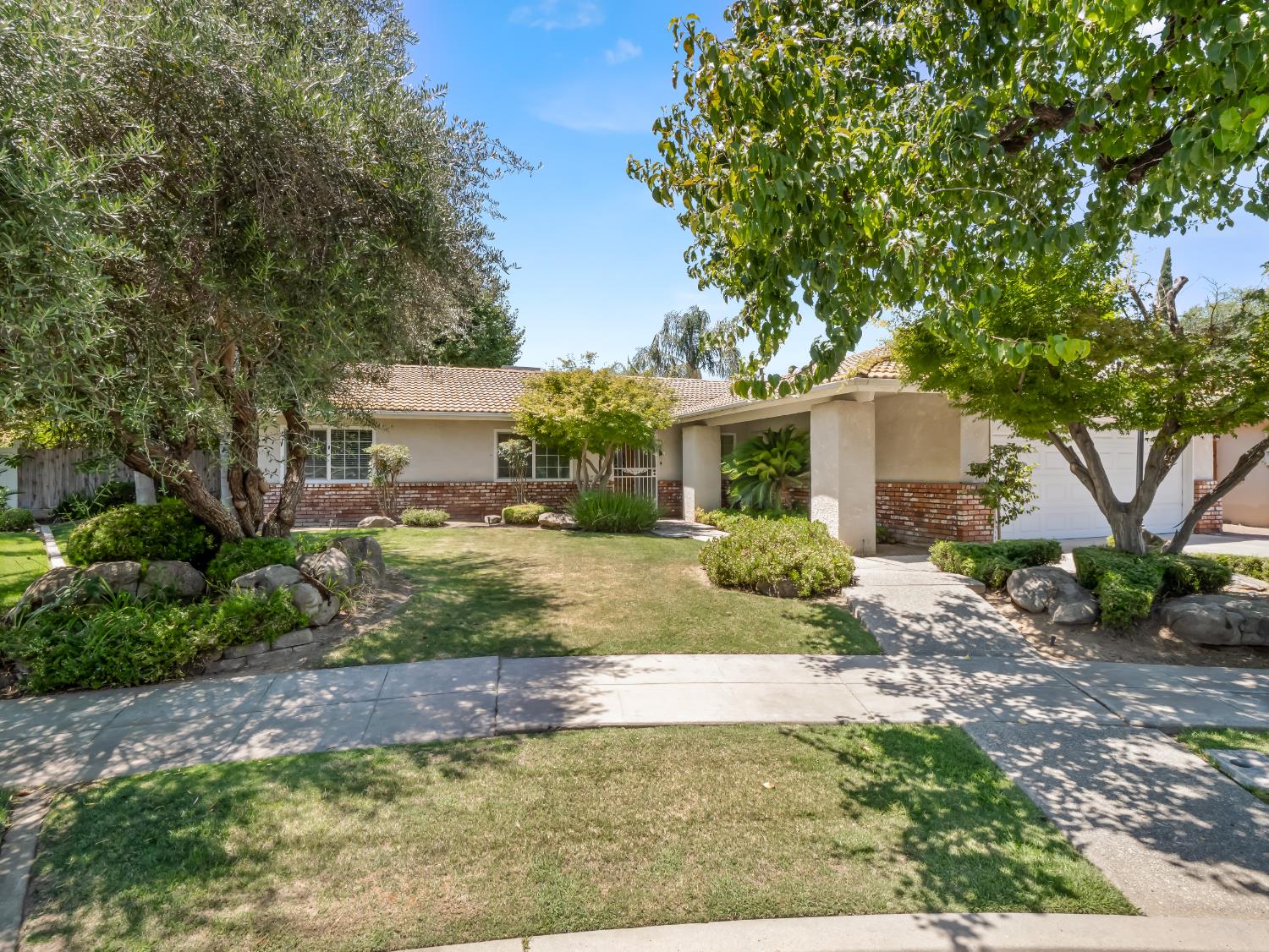 323 N Villa Ave
