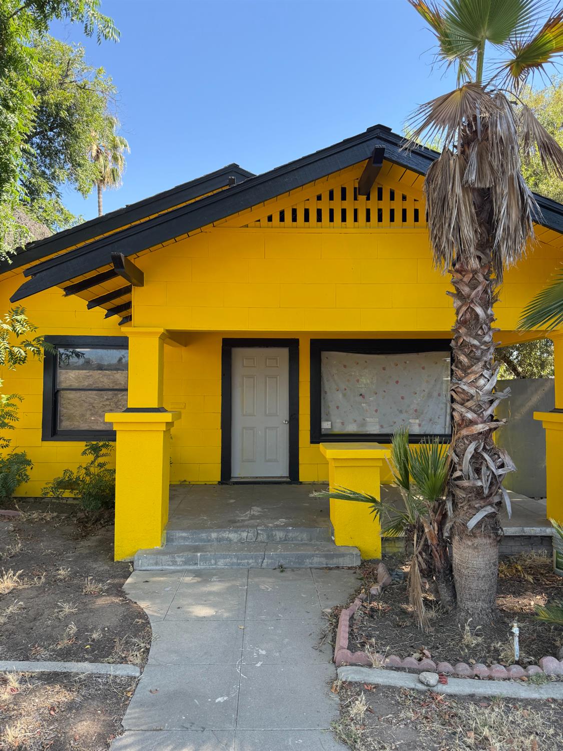 219 E Dennett Ave