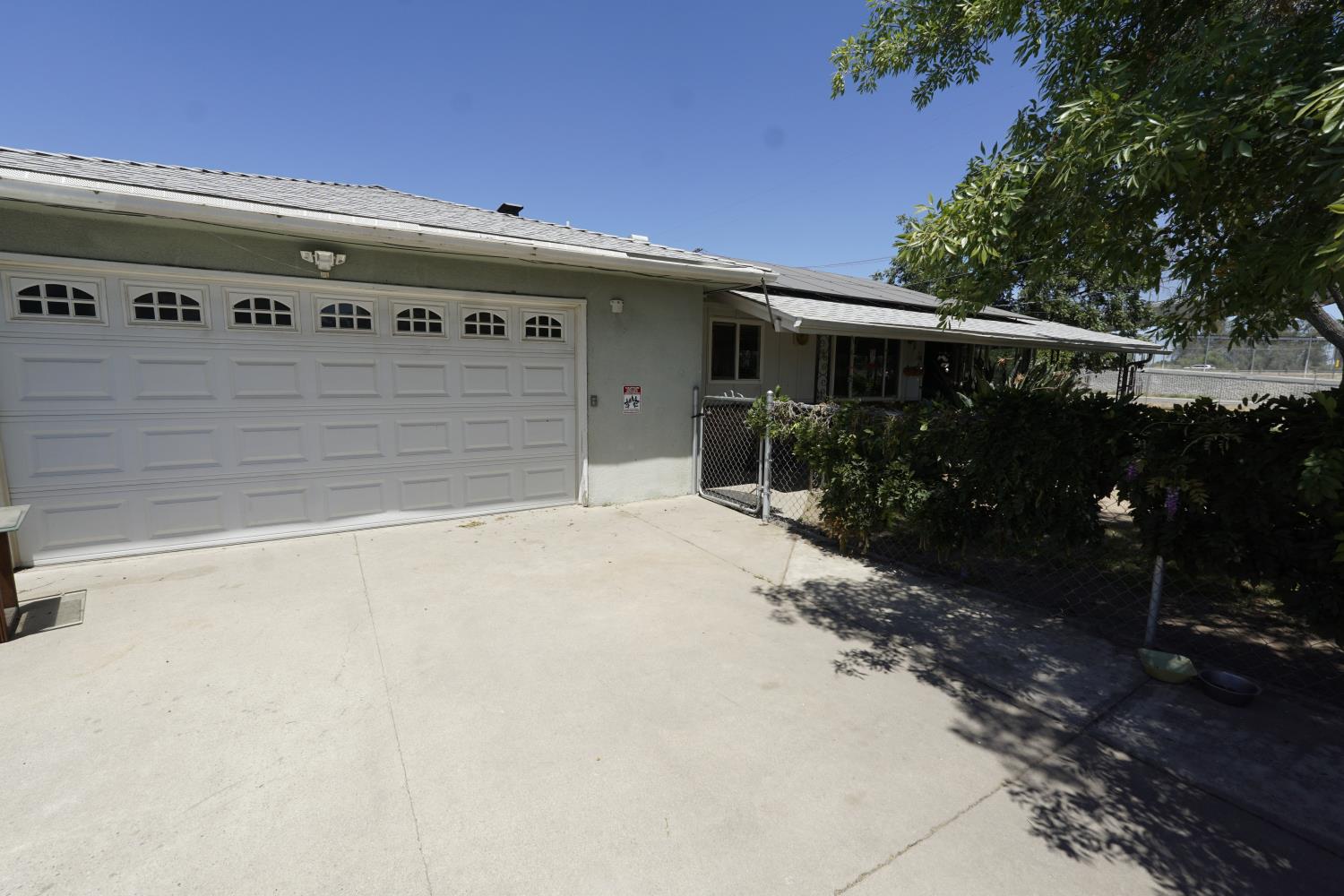735 765 N Winery Ave