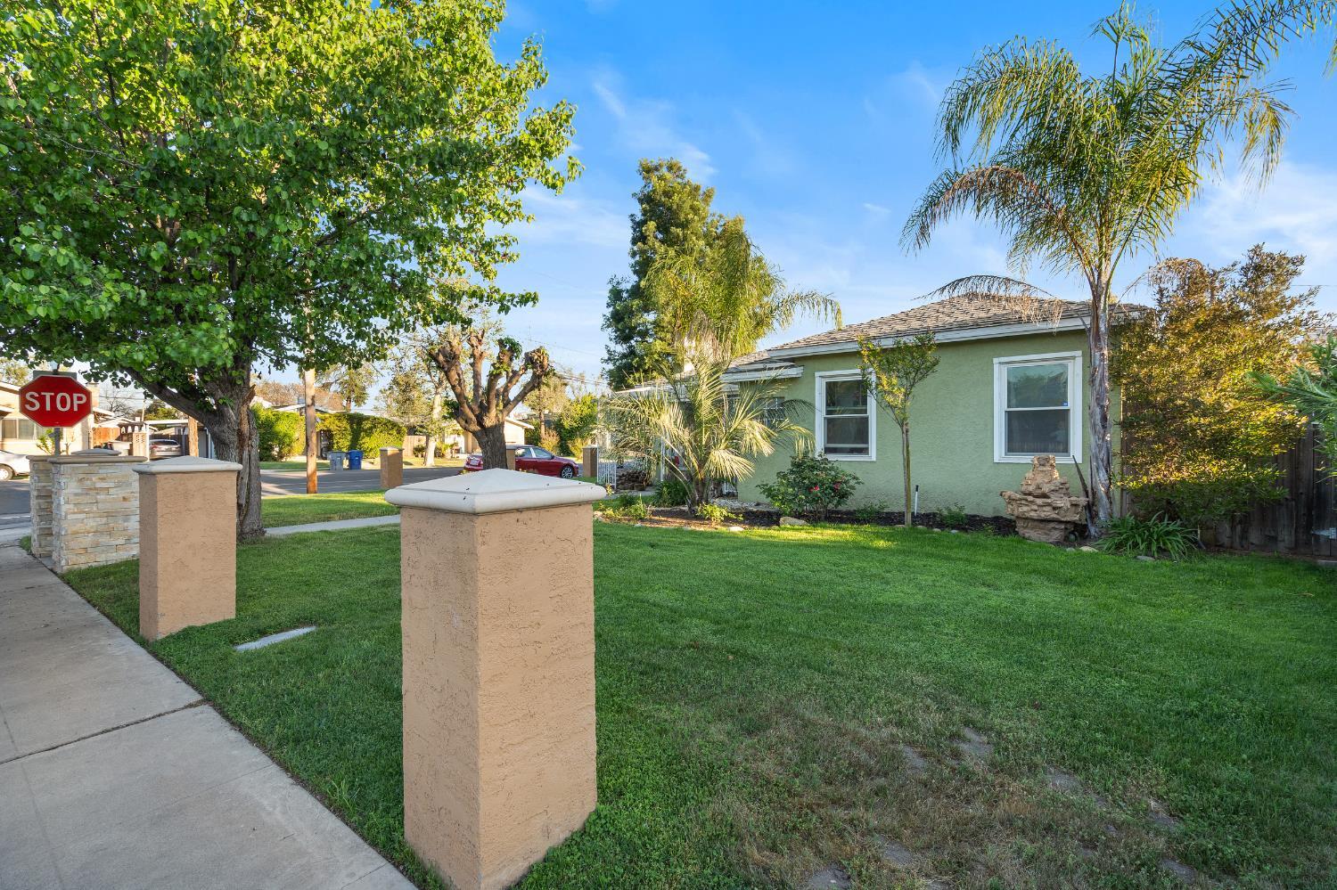 505 W Lamona Ave
